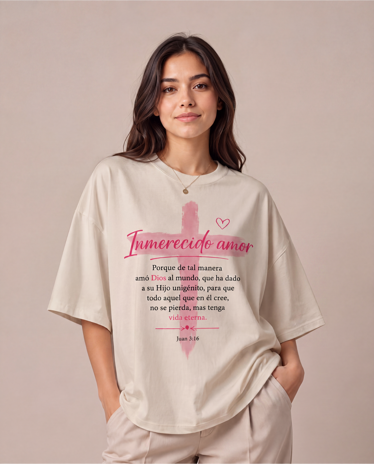 Camiseta Oversize, Inmerecido Amor – Juan 3:16