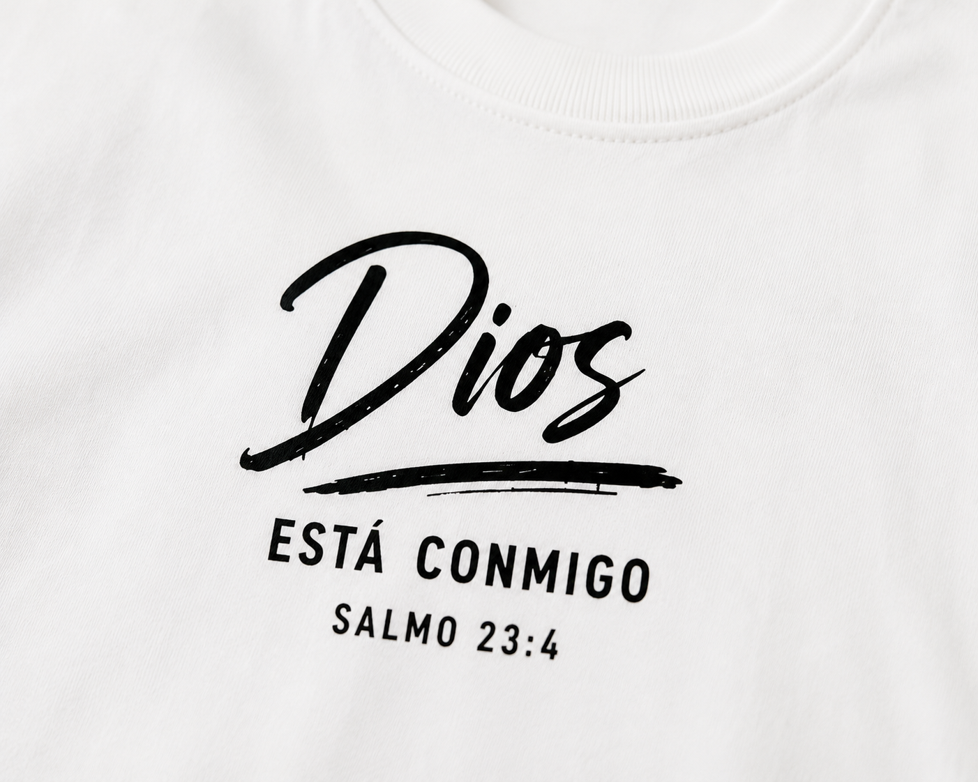 Camisa Cristiana “Dios Está Conmigo” | Salmo 23:4 | T-Shirt oversize Unisex
