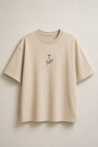 God’s Timing Is Perfect Oversized Christian T-Shirt | Camisa Cristiana Oversize Minimalista Beige y Blanca