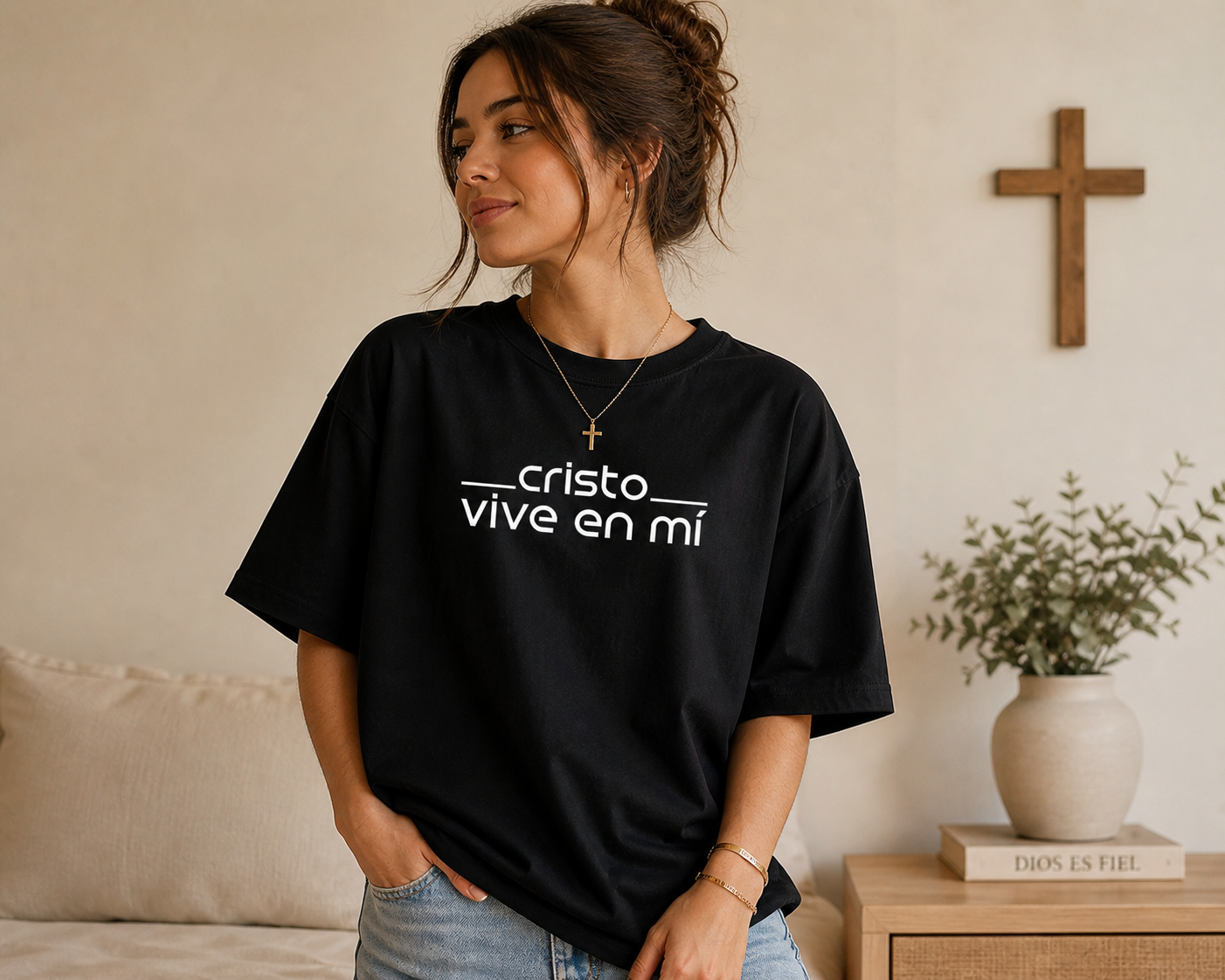 Camiseta Oversize Beige “Cristo Vive en Mí” – Estilo Minimalista Cristiano