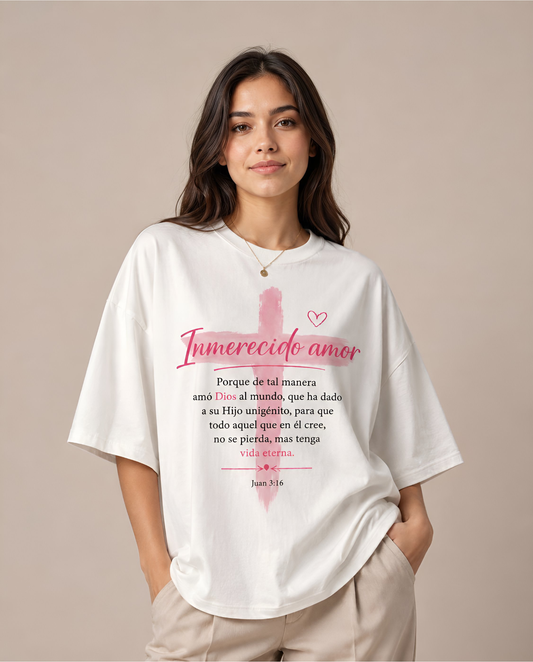 Camiseta Oversize, Inmerecido Amor – Juan 3:16