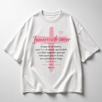 Camiseta Oversize, Inmerecido Amor – Juan 3:16