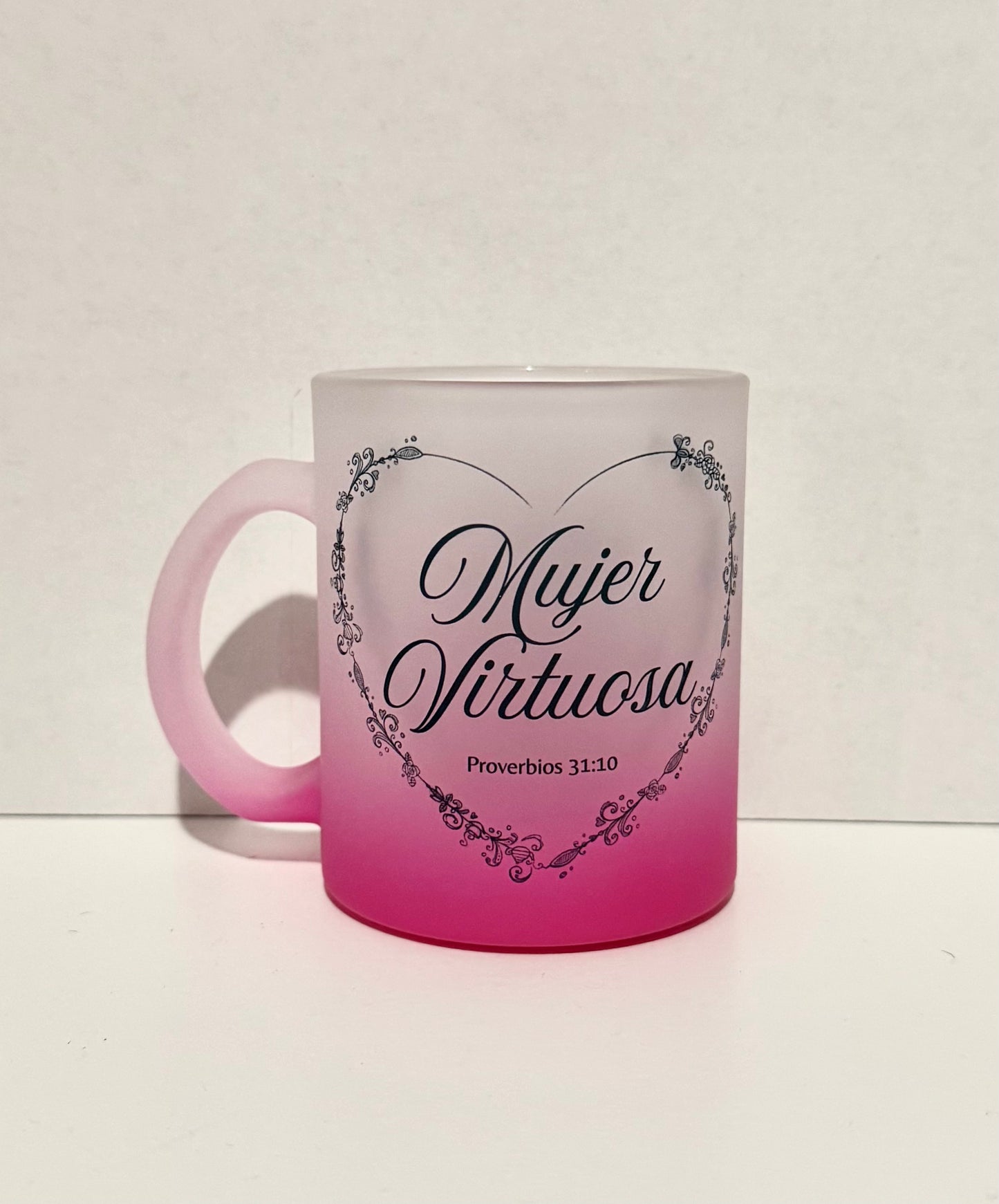 Taza Frosty Mujer Virtuosa – Proverbios 31:10 – Degradado Rosa - Cristo vive 