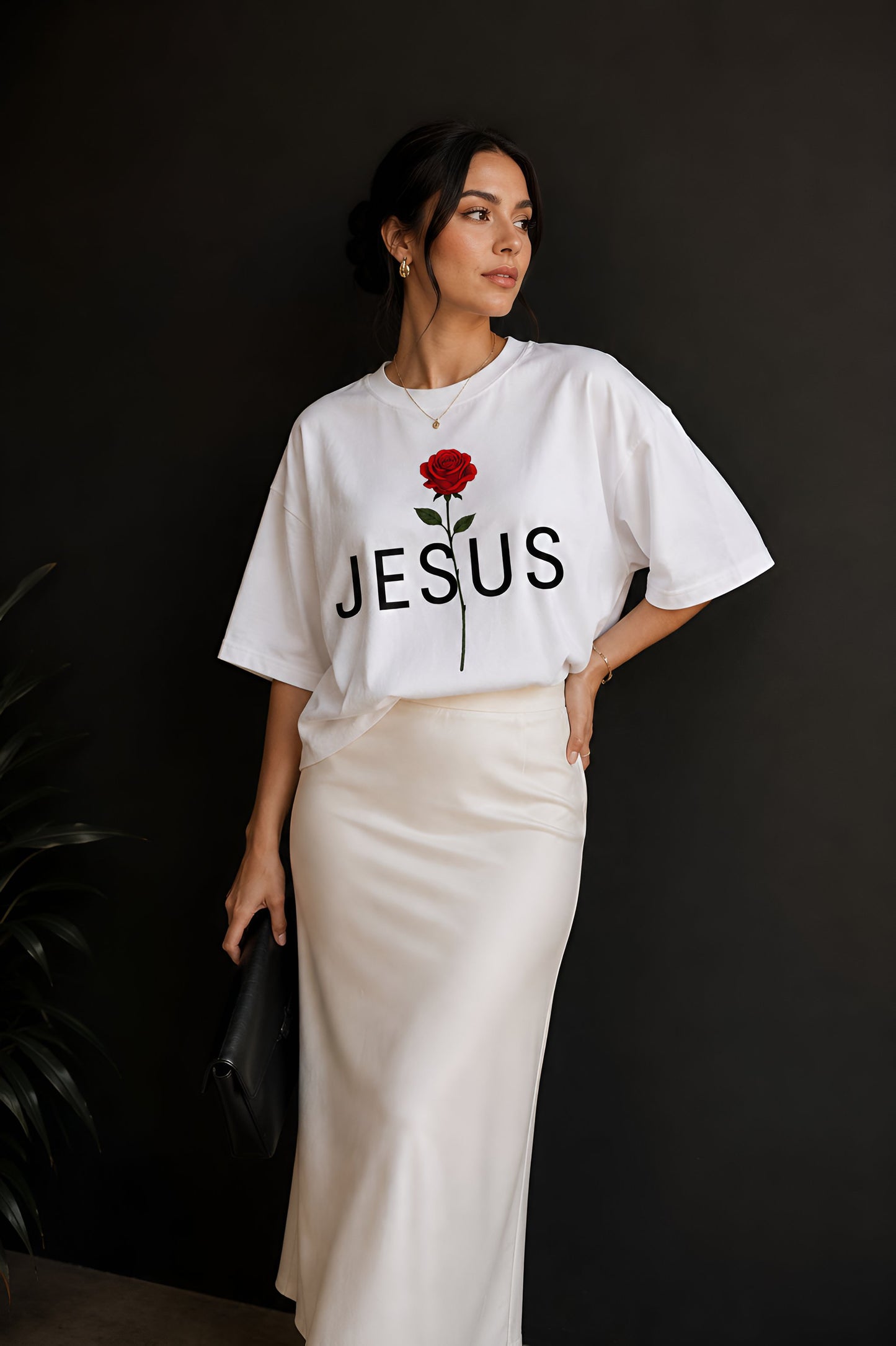Camisa Oversize 'JESUS' Rosa Roja – Diseño Floral Cristiano