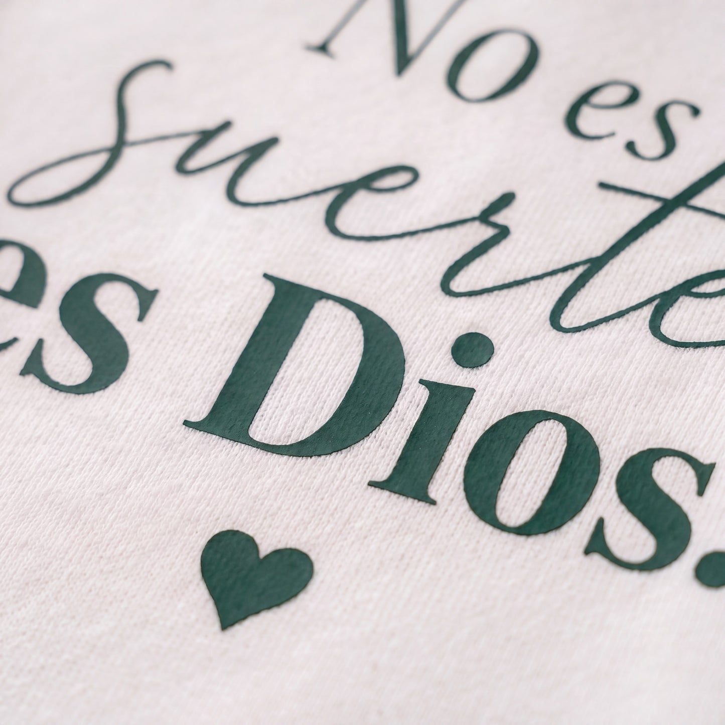 Hoodie Cristiano "No es suerte, es Dios" | Sudadera con Capucha Blanca | Unisex