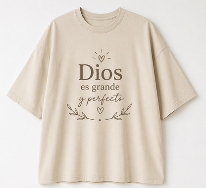 Camisa Oversize Cristiana “Dios es Grande y Perfecto” – Estilo Minimalista