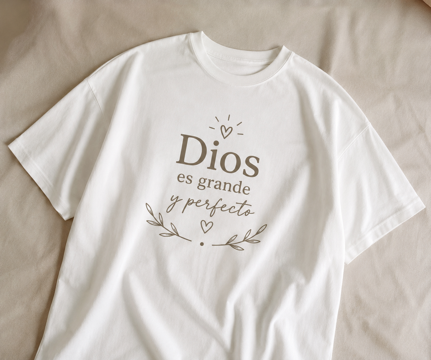 Camisa Oversize Cristiana “Dios es Grande y Perfecto” – Estilo Minimalista