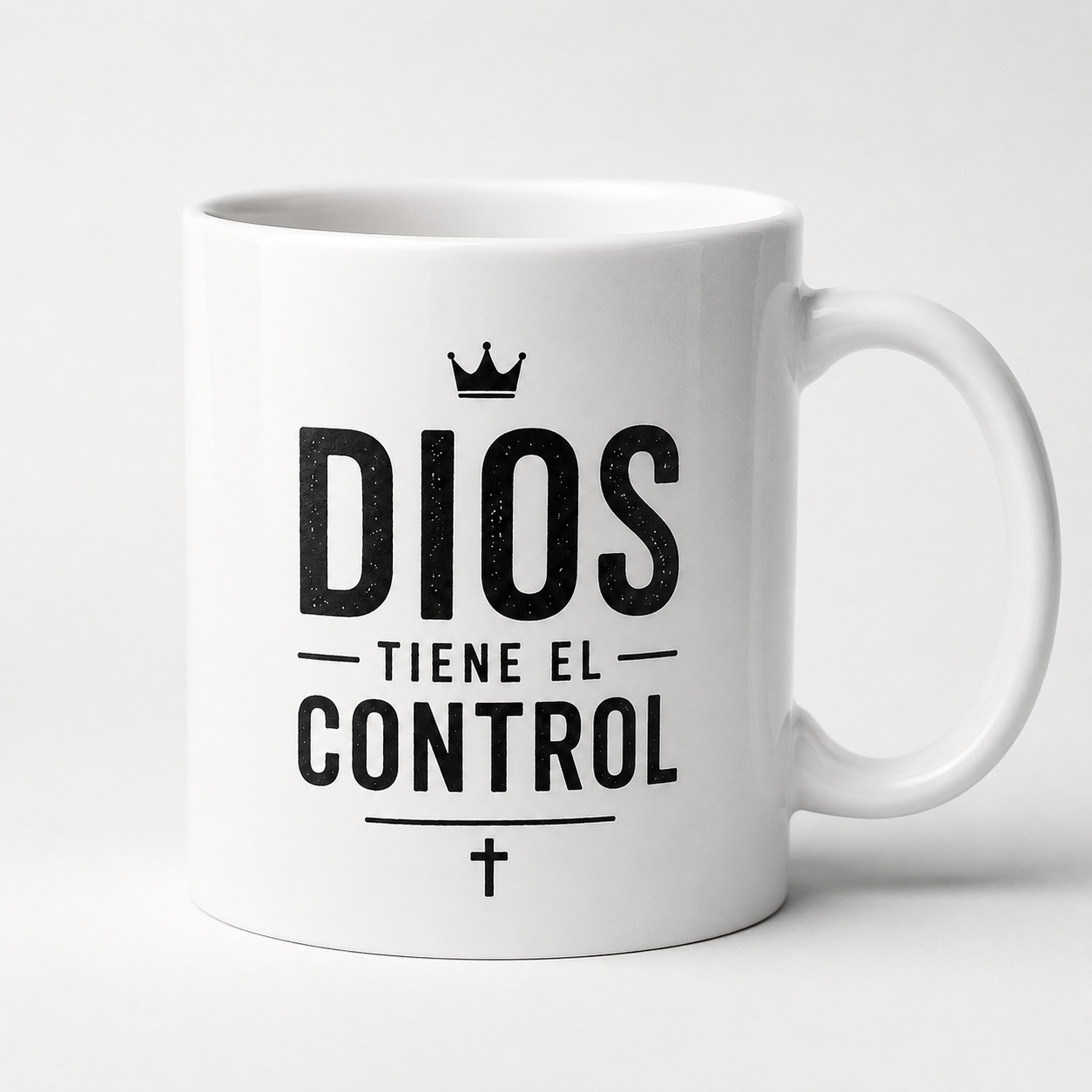 Taza Cristiana “Dios Tiene el Control” | Mug Blanco Minimalista para Hombre
